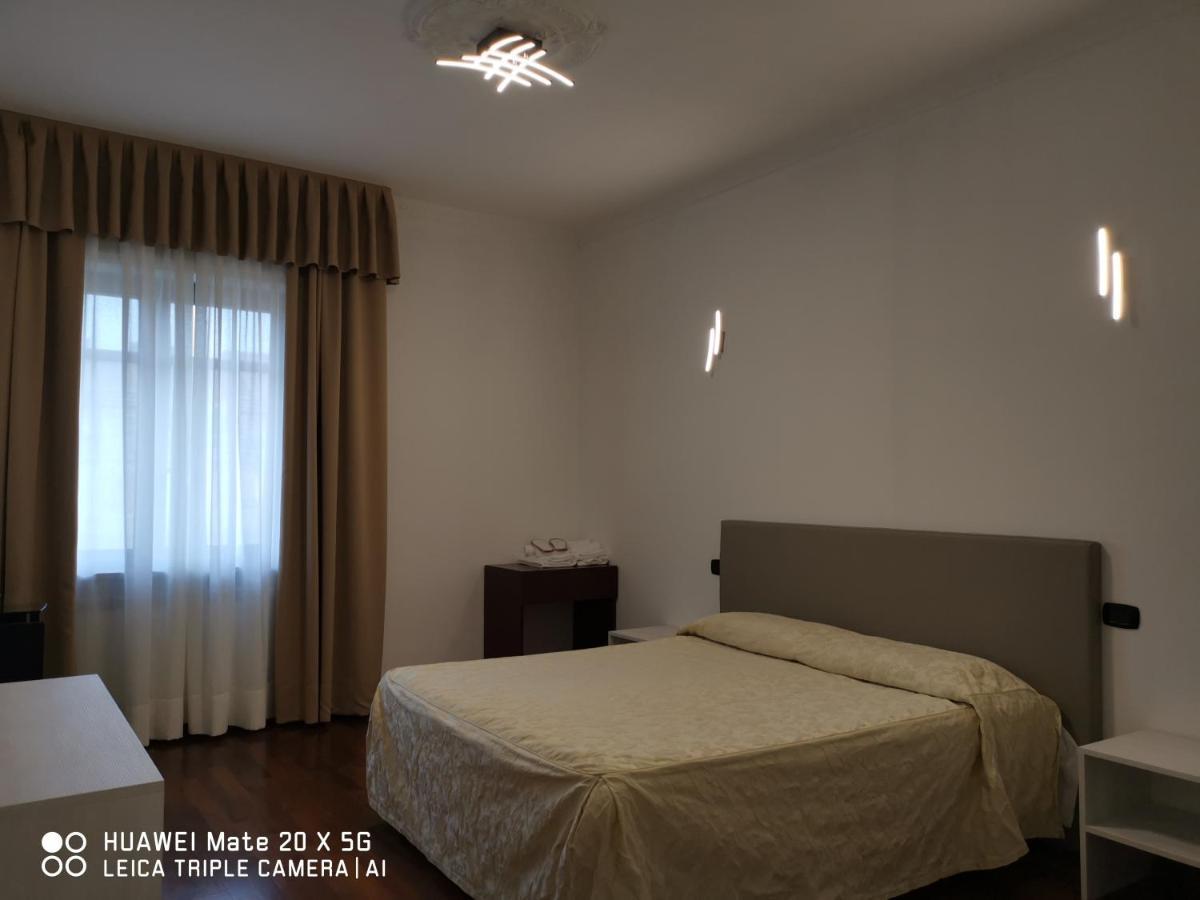 Guesthouse Central Station Group - Via Sammartini 15 ミラノ エクステリア 写真